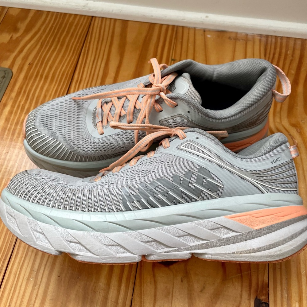 Hoka Bondi 7 women’s size 7.5. Running shoes.